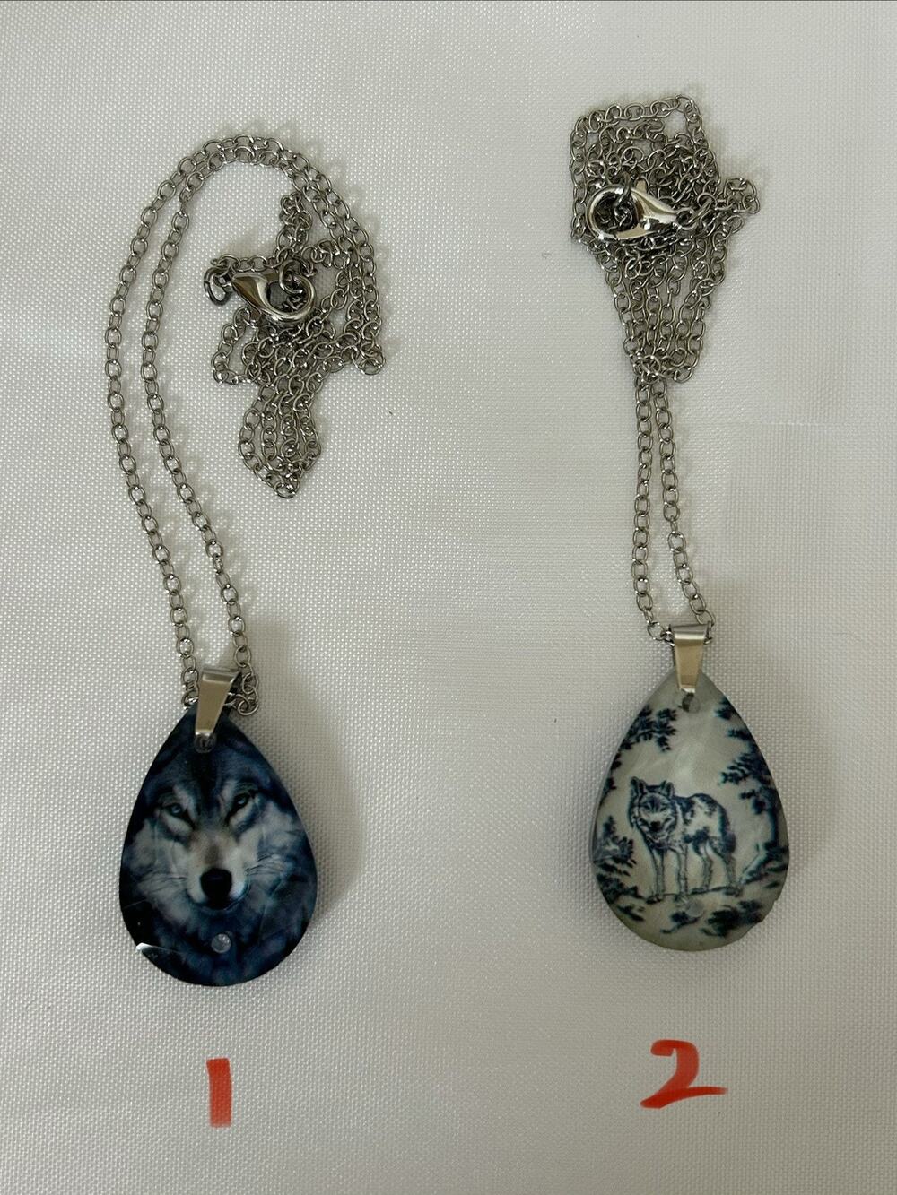 Lovely Silver Stainless Steel Necklace With Acrylic Teardrop Wolf Pendant. 18”